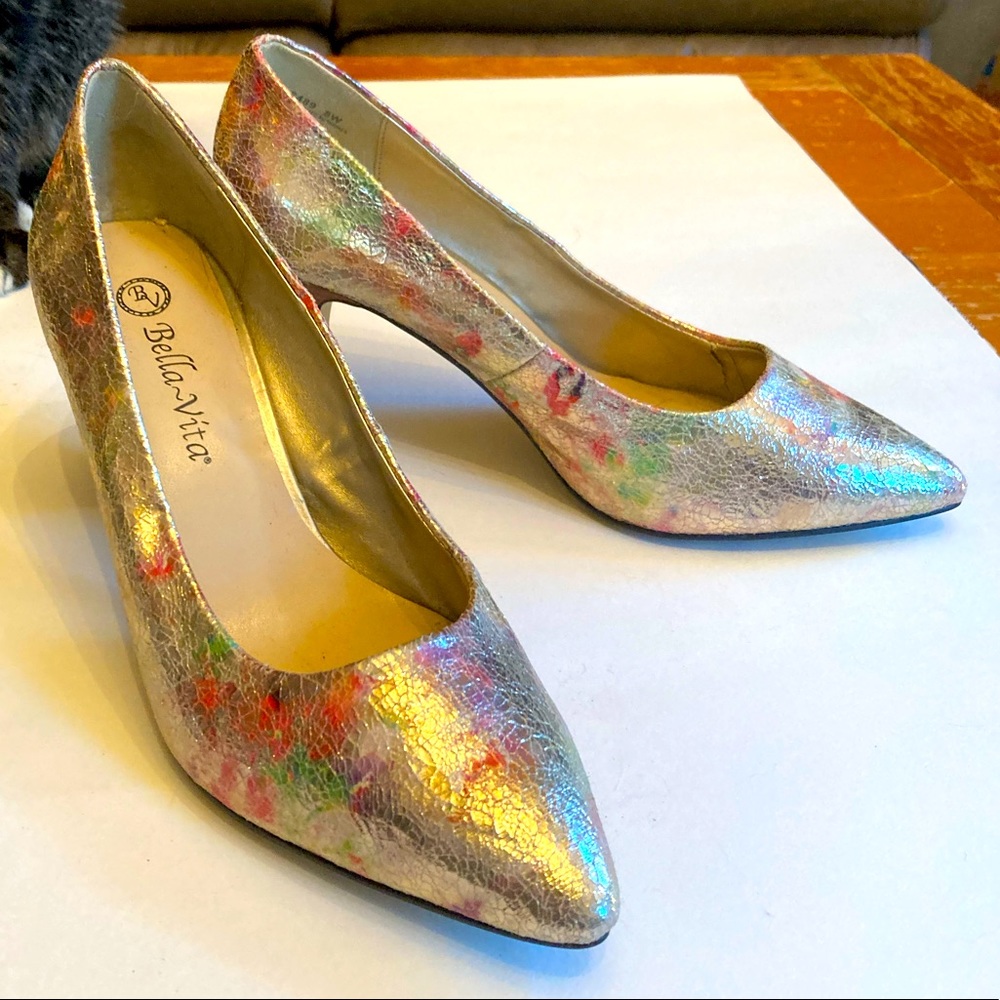Beautiful Bella-Vita 8.5W Stiletto Heels-Unique Metallic Floral Design-Mint Cond
